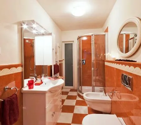 Via Dei Fossi * فلورنس