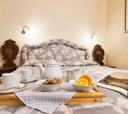 Via Dei Fossi فلورنس