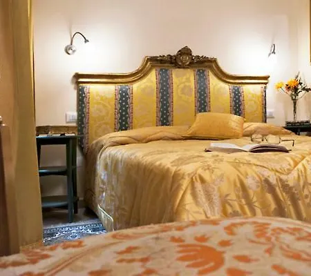 Via Dei Fossi * فلورنس