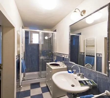 Via Dei Fossi * فلورنس