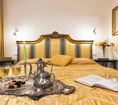 Via Dei Fossi * فلورنس