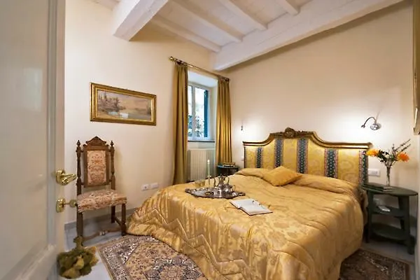 Via Dei Fossi Apartment